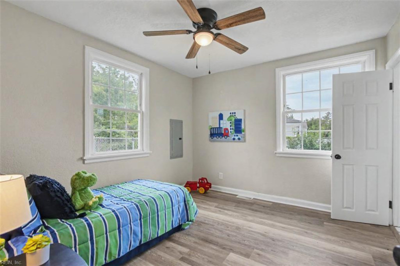 Photo 26 of 39 residential for sale in Portsmouth virginia