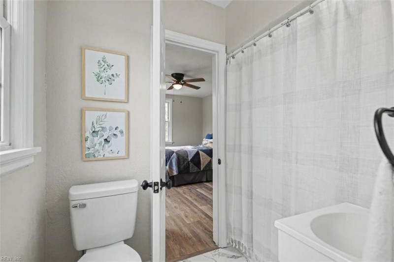Photo 28 of 39 residential for sale in Portsmouth virginia