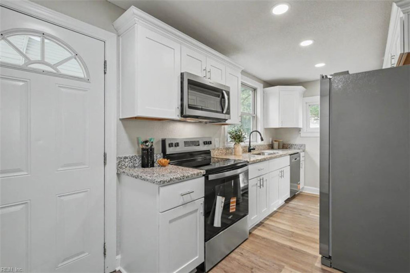 Photo 3 of 39 residential for sale in Portsmouth virginia