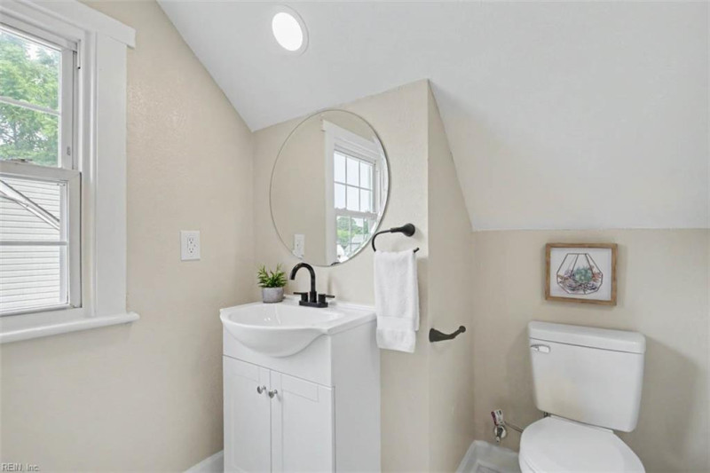 Photo 33 of 39 residential for sale in Portsmouth virginia