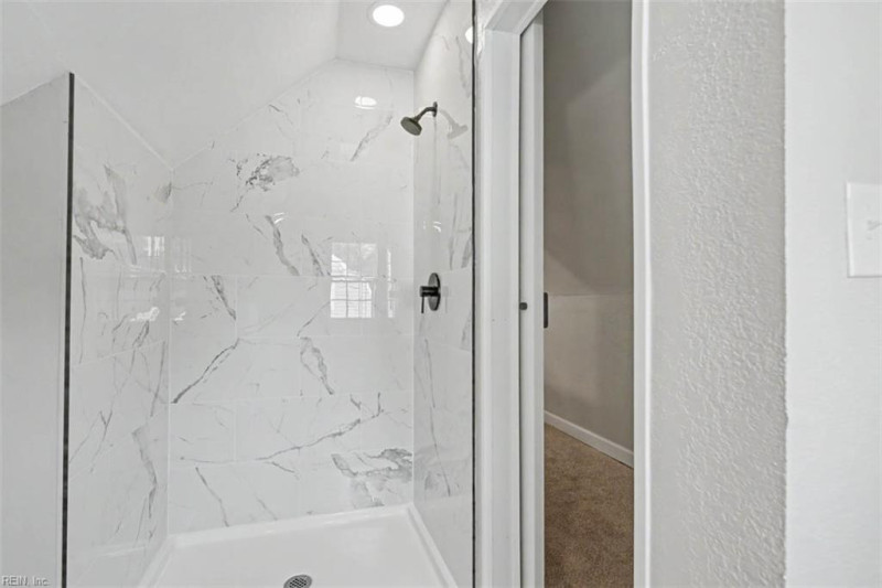 Photo 34 of 39 residential for sale in Portsmouth virginia