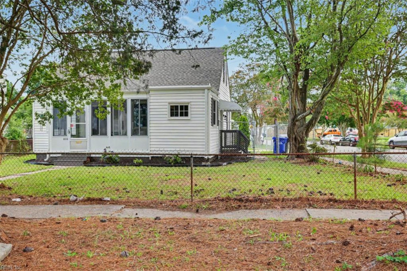 Photo 8 of 39 residential for sale in Portsmouth virginia
