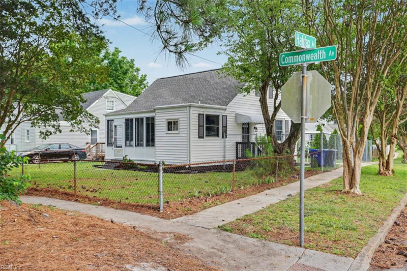 Photo 9 of 39 residential for sale in Portsmouth virginia