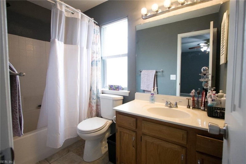 Photo 18 of 32 residential for sale in Suffolk virginia