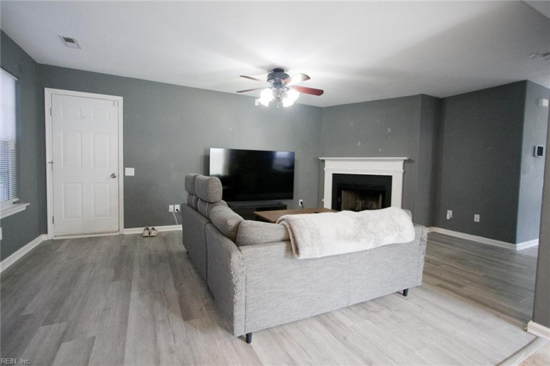 Photo 4 of 32 residential for sale in Suffolk virginia