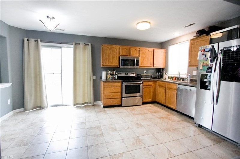 Photo 6 of 32 residential for sale in Suffolk virginia