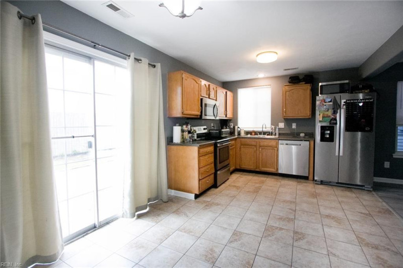 Photo 7 of 32 residential for sale in Suffolk virginia