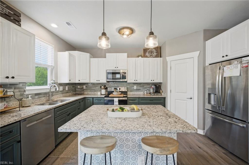 Photo 12 of 50 residential for sale in Chesapeake virginia