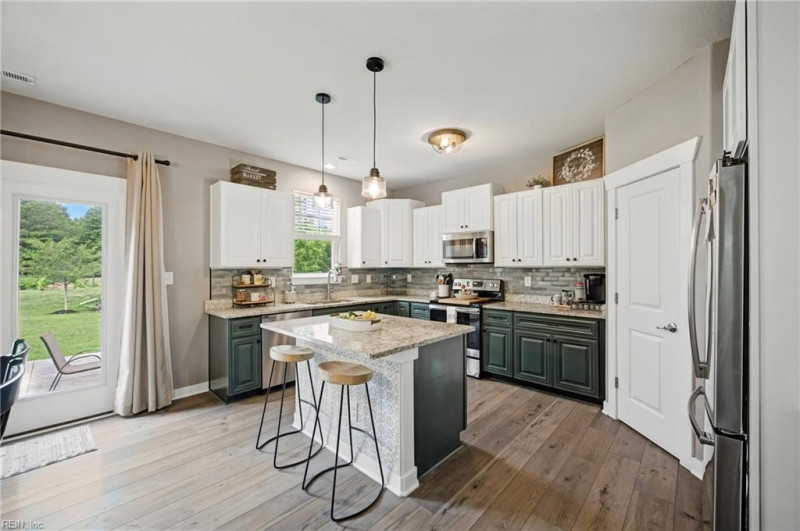 Photo 13 of 50 residential for sale in Chesapeake virginia