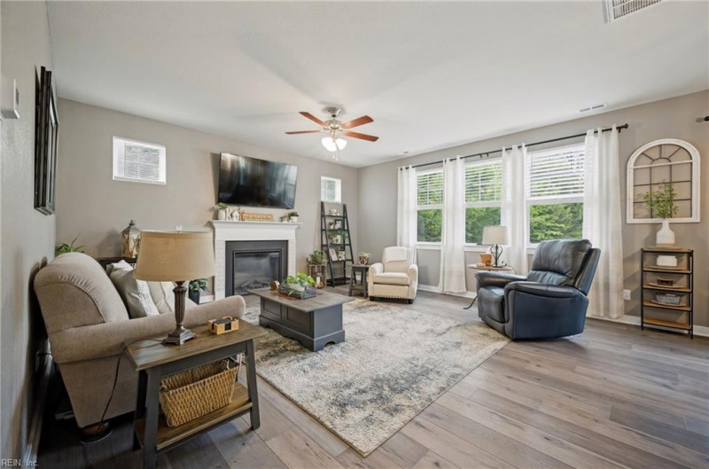 Photo 7 of 50 residential for sale in Chesapeake virginia