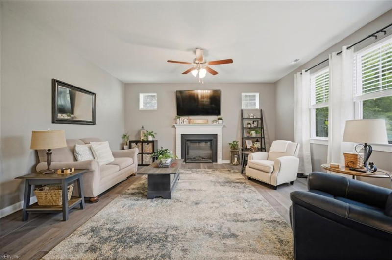 Photo 8 of 50 residential for sale in Chesapeake virginia