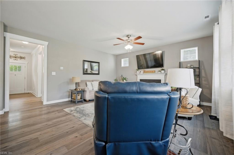Photo 9 of 50 residential for sale in Chesapeake virginia