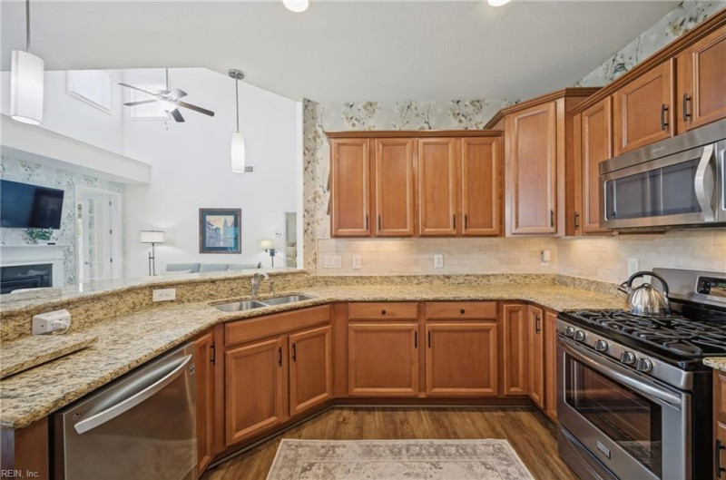 Photo 8 of 50 residential for sale in Chesapeake virginia