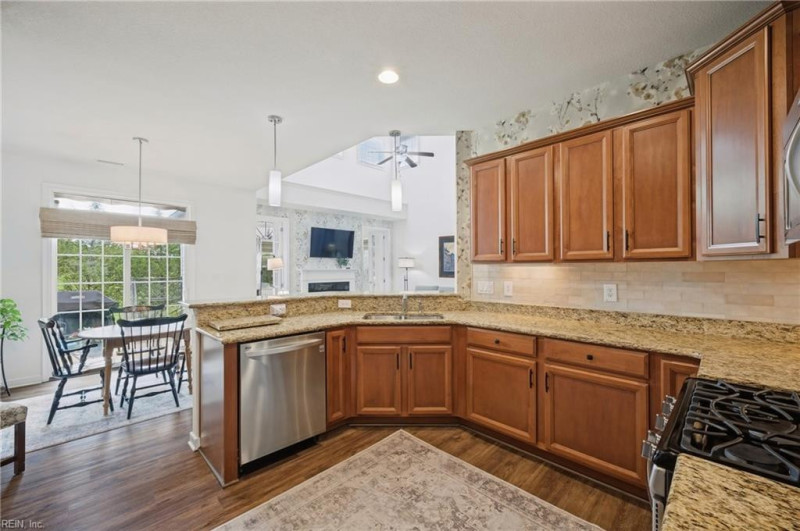 Photo 9 of 50 residential for sale in Chesapeake virginia