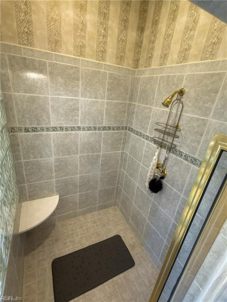 Photo 15 of 21 residential for sale in Chesapeake virginia
