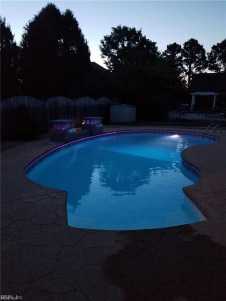 Photo 4 of 21 residential for sale in Chesapeake virginia