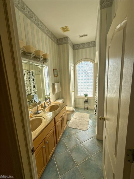 Photo 9 of 21 residential for sale in Chesapeake virginia