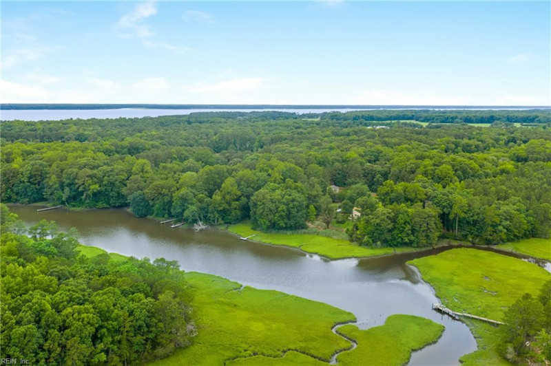 Photo 10 of 15 residential for sale in Gloucester County virginia