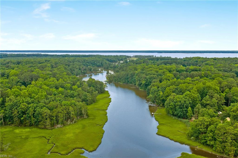 Photo 11 of 15 residential for sale in Gloucester County virginia