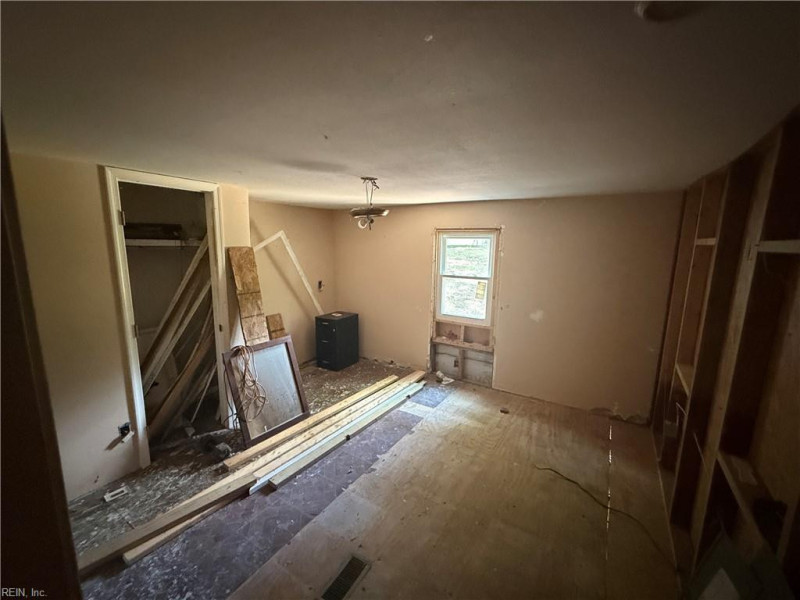Photo 13 of 15 residential for sale in Gloucester County virginia