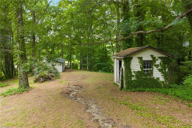 Photo 3 of 15 residential for sale in Gloucester County virginia