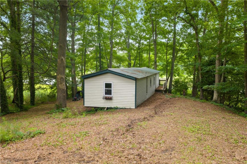 Photo 4 of 15 residential for sale in Gloucester County virginia