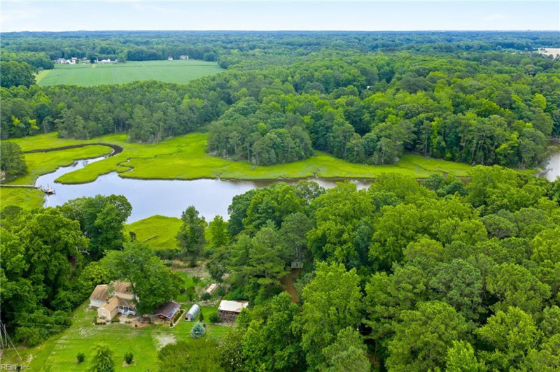 Photo 8 of 15 residential for sale in Gloucester County virginia