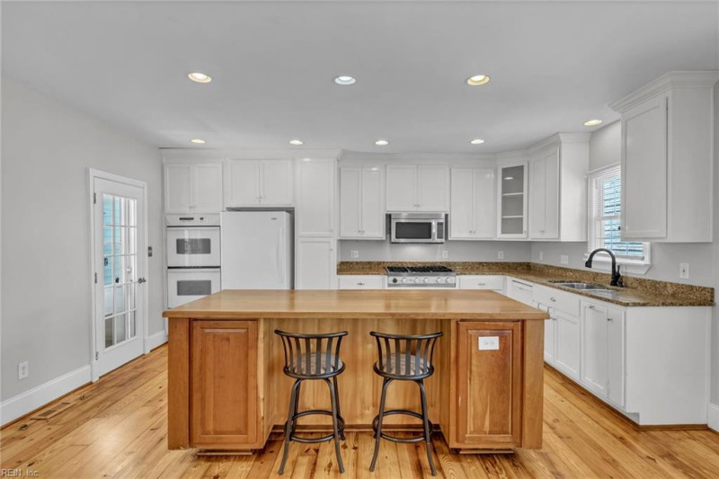 Photo 16 of 50 residential for sale in Hampton virginia