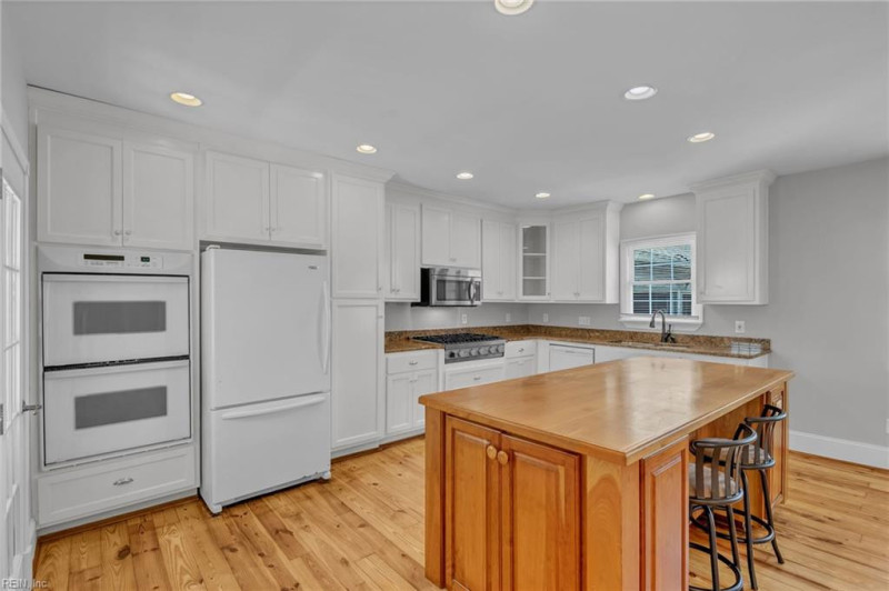 Photo 17 of 50 residential for sale in Hampton virginia
