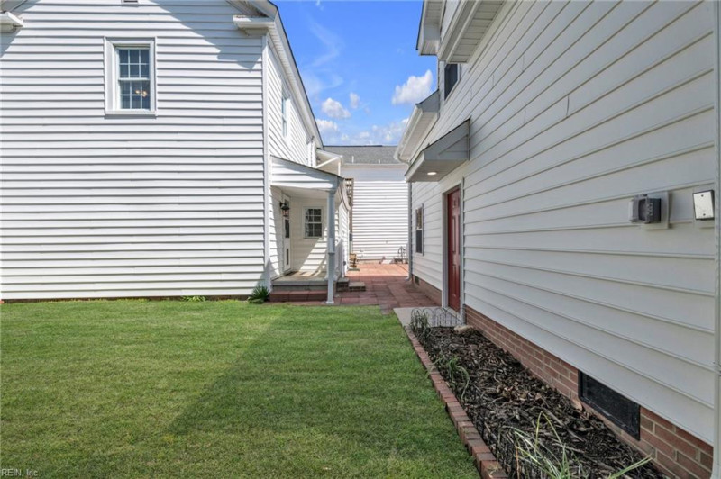 Photo 6 of 50 residential for sale in Hampton virginia