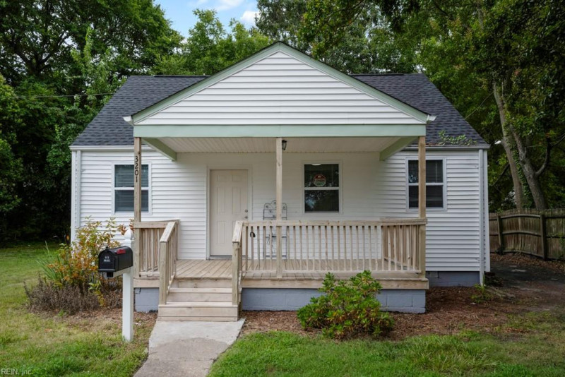 Photo 1 of 32 residential for sale in Portsmouth virginia