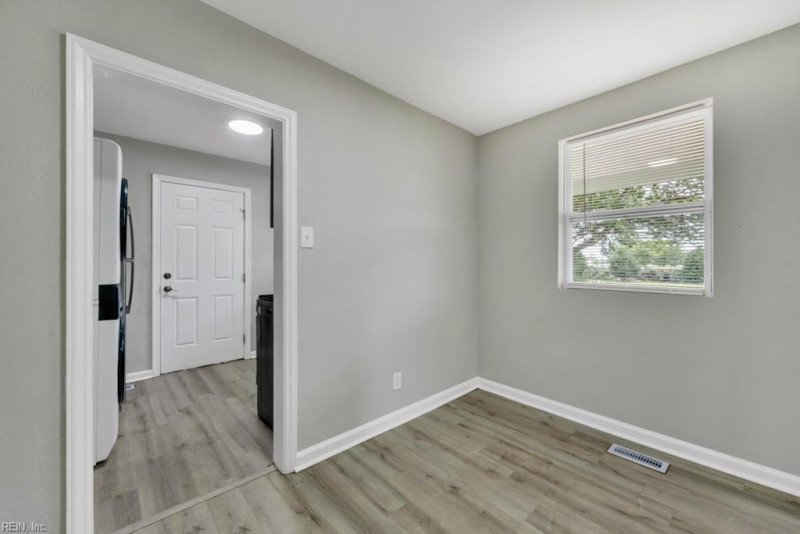 Photo 10 of 32 residential for sale in Portsmouth virginia
