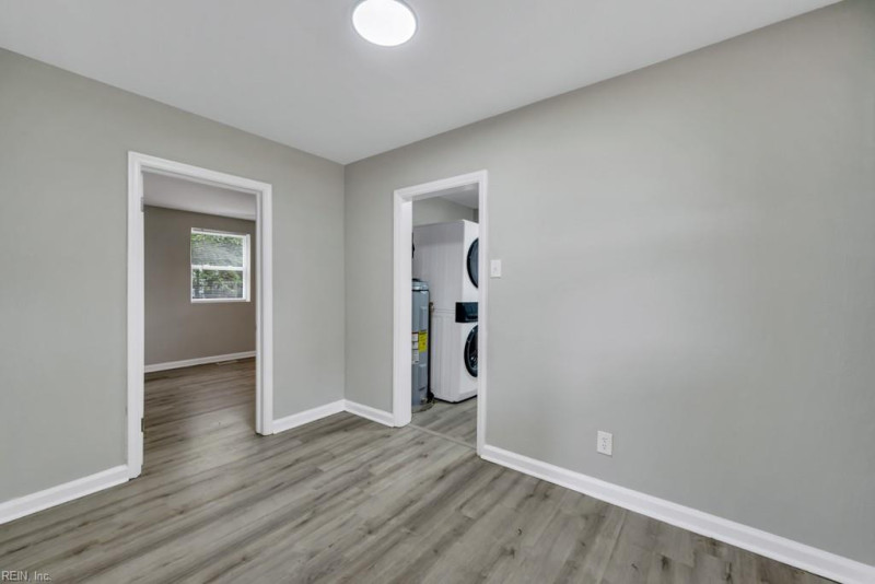 Photo 11 of 32 residential for sale in Portsmouth virginia