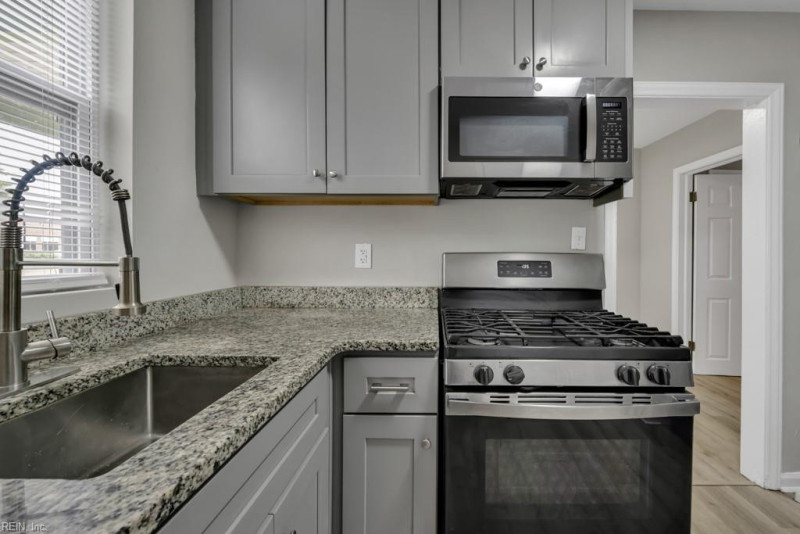 Photo 13 of 32 residential for sale in Portsmouth virginia