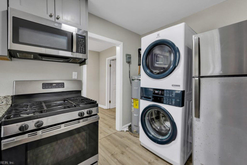 Photo 15 of 32 residential for sale in Portsmouth virginia