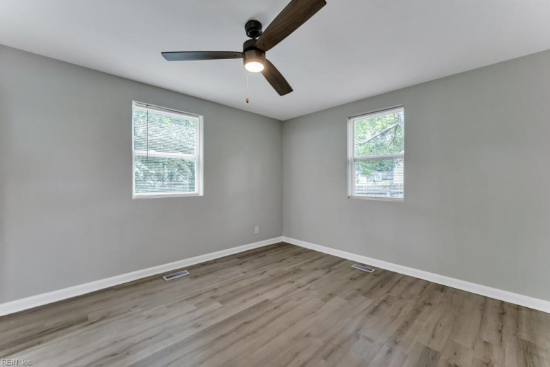 Photo 16 of 32 residential for sale in Portsmouth virginia