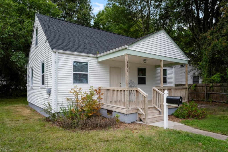 Photo 2 of 32 residential for sale in Portsmouth virginia