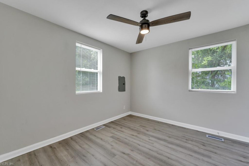 Photo 20 of 32 residential for sale in Portsmouth virginia