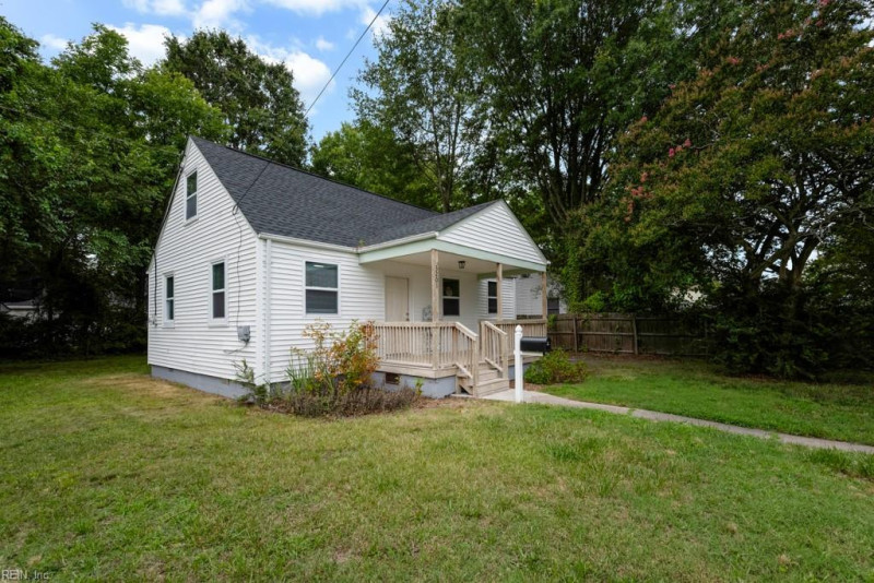Photo 27 of 32 residential for sale in Portsmouth virginia