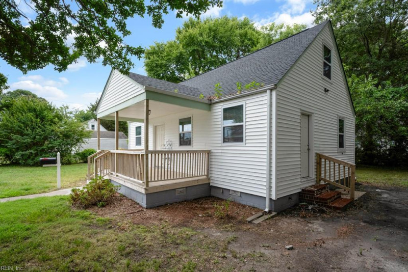 Photo 28 of 32 residential for sale in Portsmouth virginia