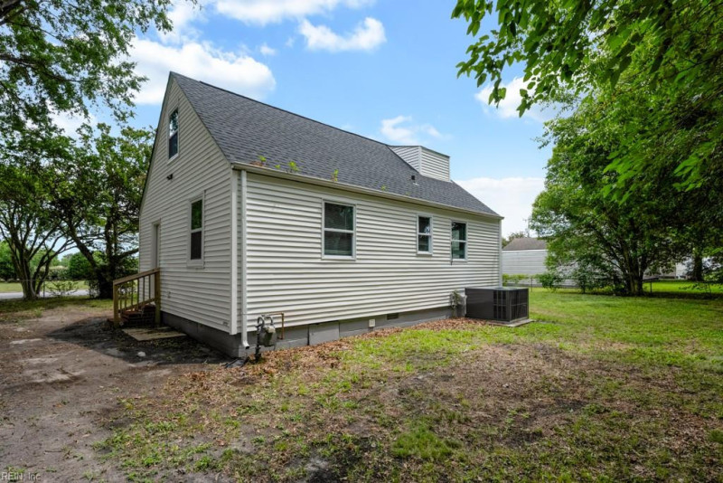 Photo 29 of 32 residential for sale in Portsmouth virginia
