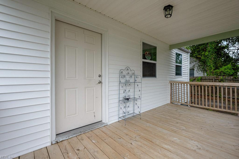 Photo 3 of 32 residential for sale in Portsmouth virginia