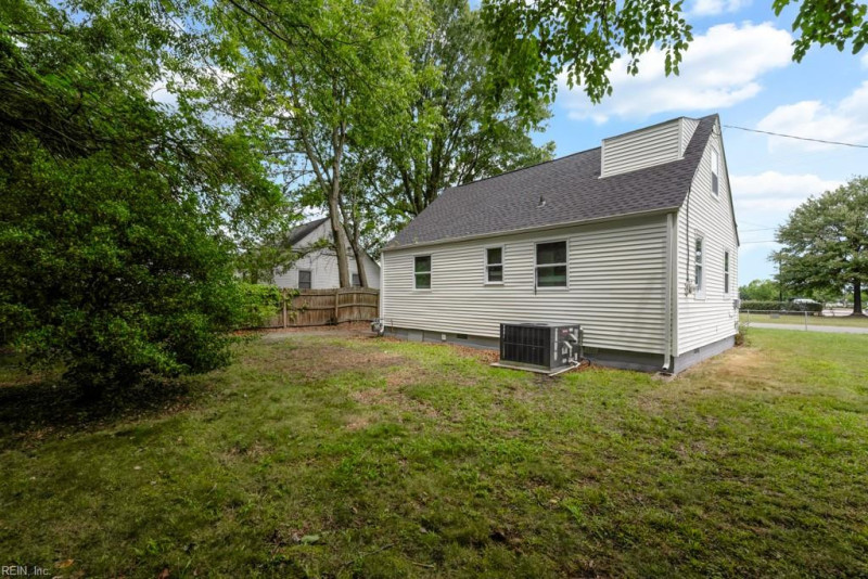 Photo 30 of 32 residential for sale in Portsmouth virginia