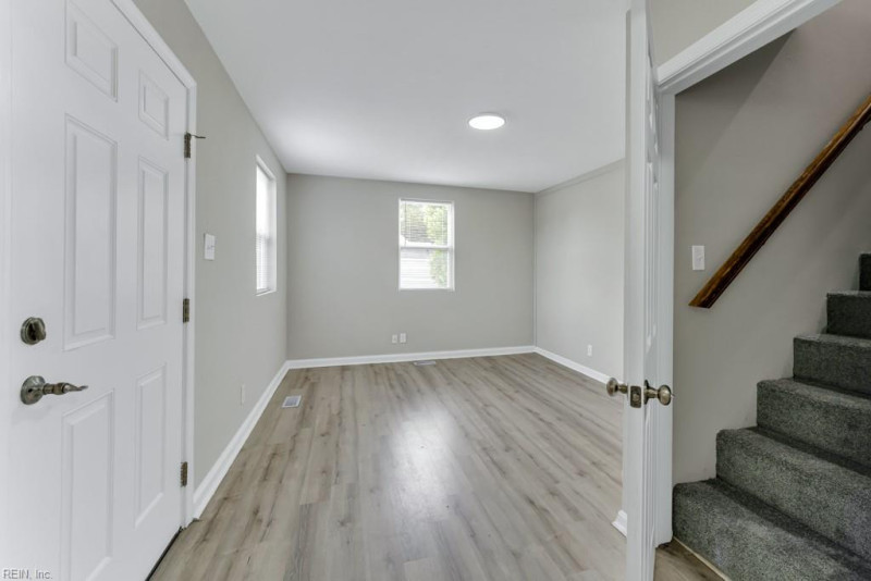 Photo 4 of 32 residential for sale in Portsmouth virginia