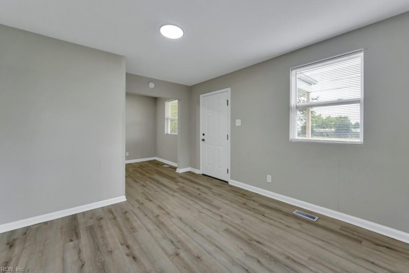 Photo 6 of 32 residential for sale in Portsmouth virginia