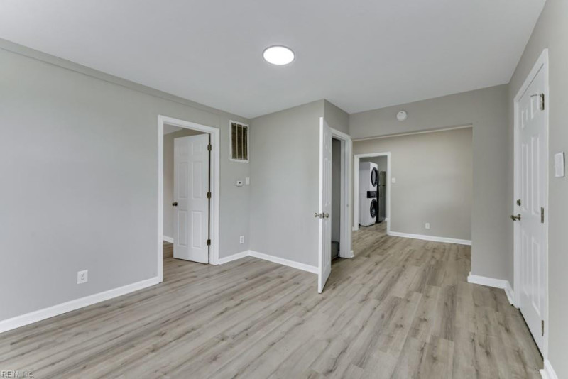 Photo 8 of 32 residential for sale in Portsmouth virginia