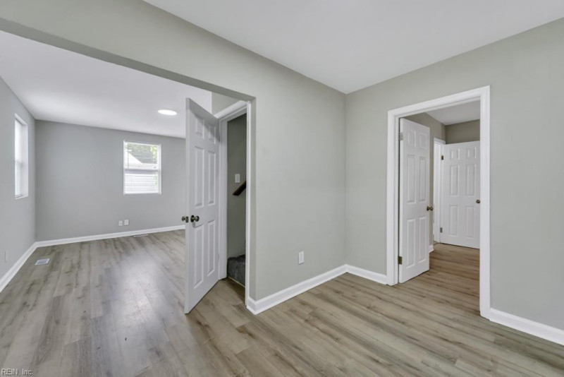 Photo 9 of 32 residential for sale in Portsmouth virginia