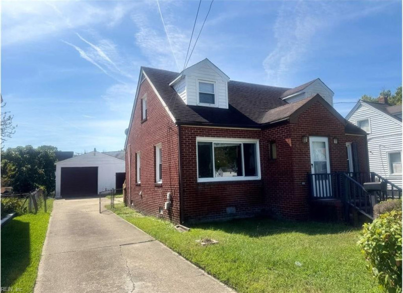 Photo 2 of 17 residential for sale in Hampton virginia