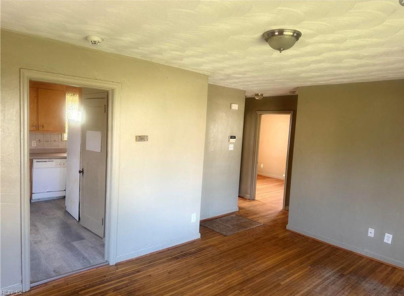 Photo 4 of 17 residential for sale in Hampton virginia