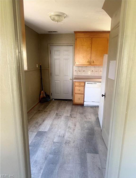Photo 5 of 17 residential for sale in Hampton virginia